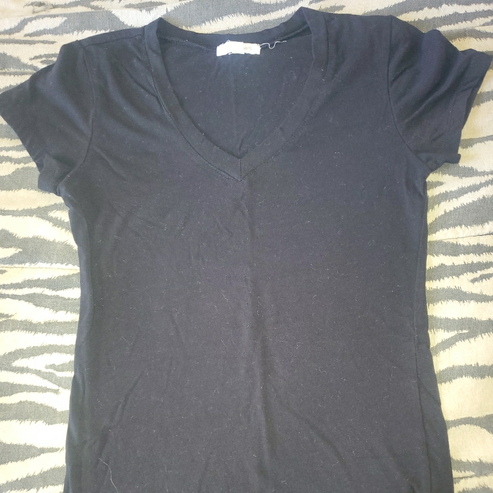 Plain black tshirt